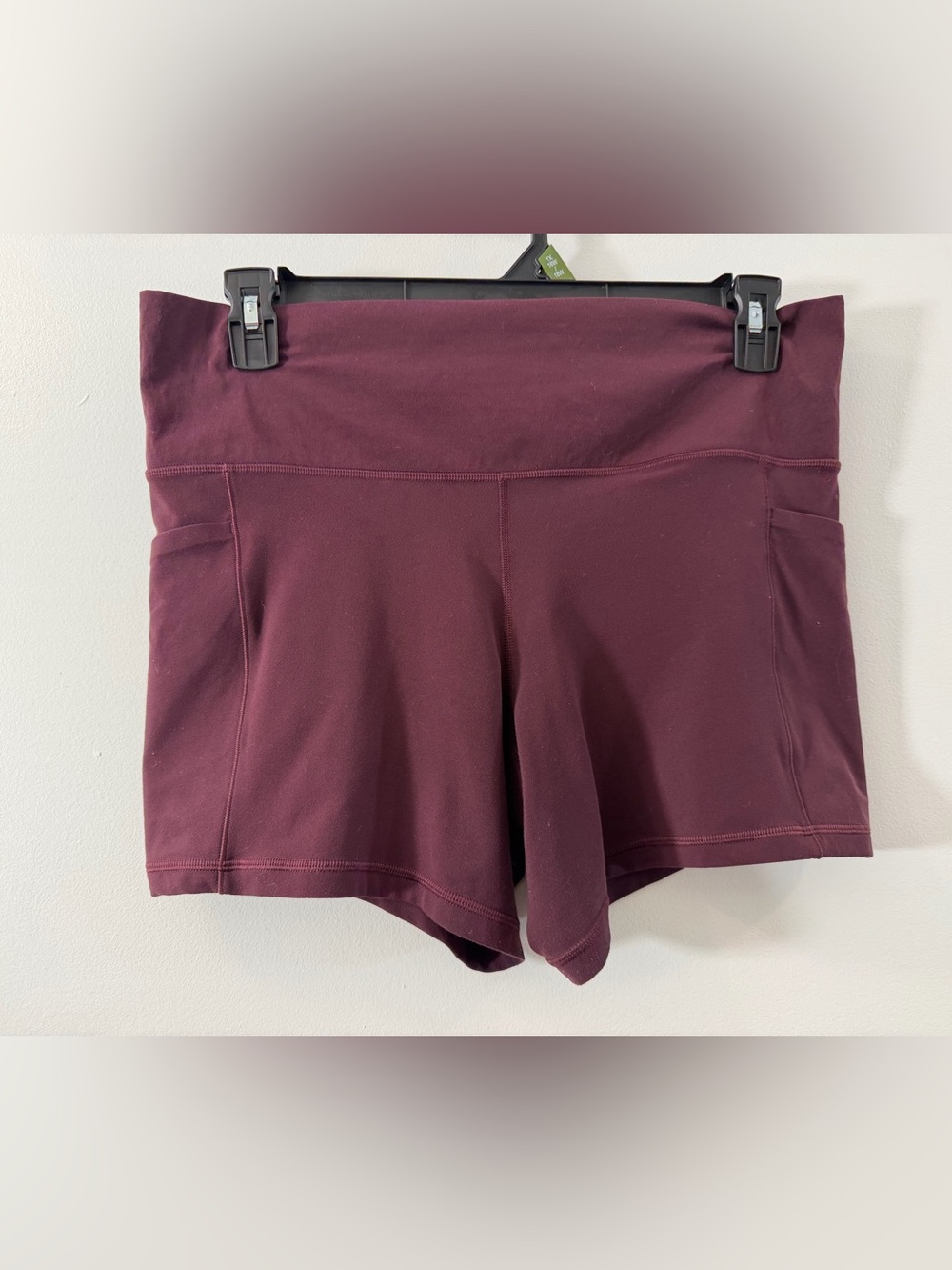 Athleta Salutation Stash 5” Short | Spiced Cabernet Maroon | Pockets